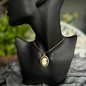 GOLD MINIMAL VINTAGE NECKLACE-PENDANT NECKLACE FOR WOMEN